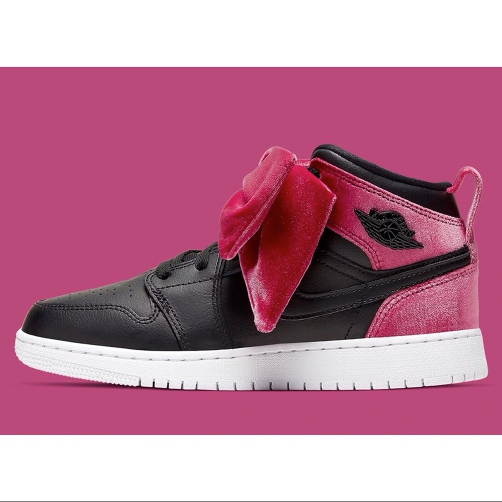 Nike Air Jordan 1 Mid Bow